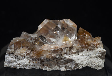 Quartz (Japan law twin) - Mineral specimens search results