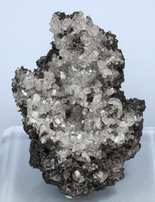 Tarbuttita con Parascholzita-Scholzita. Vista frontal