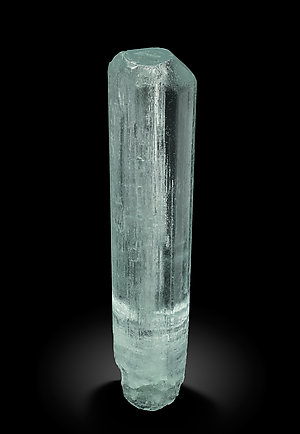 Beryl (variety aquamarine). Front