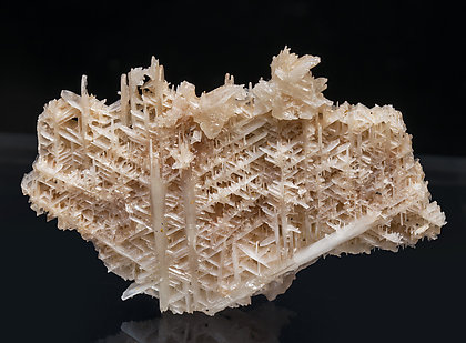 Cerussite. Front