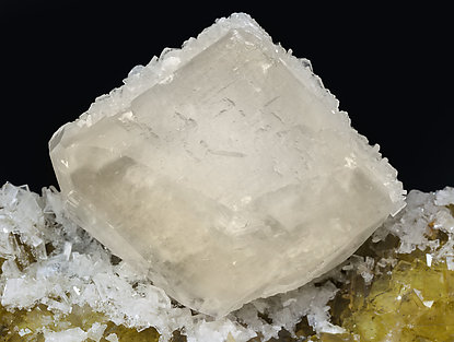 Calcite with Fluorite and Baryte. 