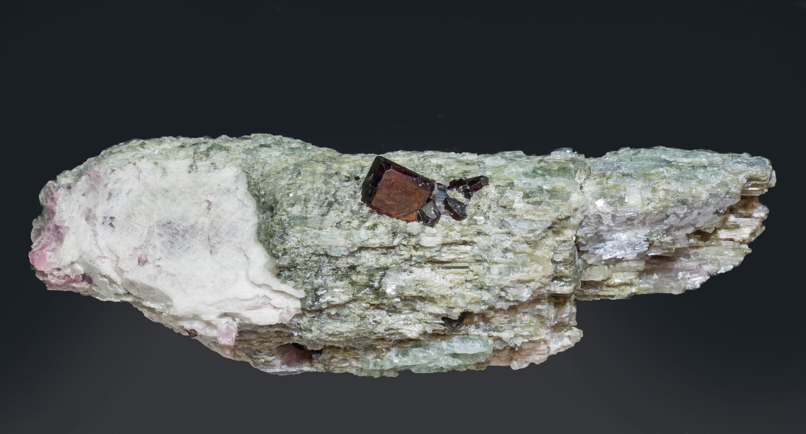 specimens/s_imagesAI8/Manganotantalite-NV69AI8r.jpg