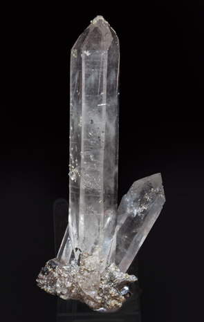 Quartz with Fluorapatite, Siderite, Arsenopyrite, Muscovite and Sphalerite. Rear