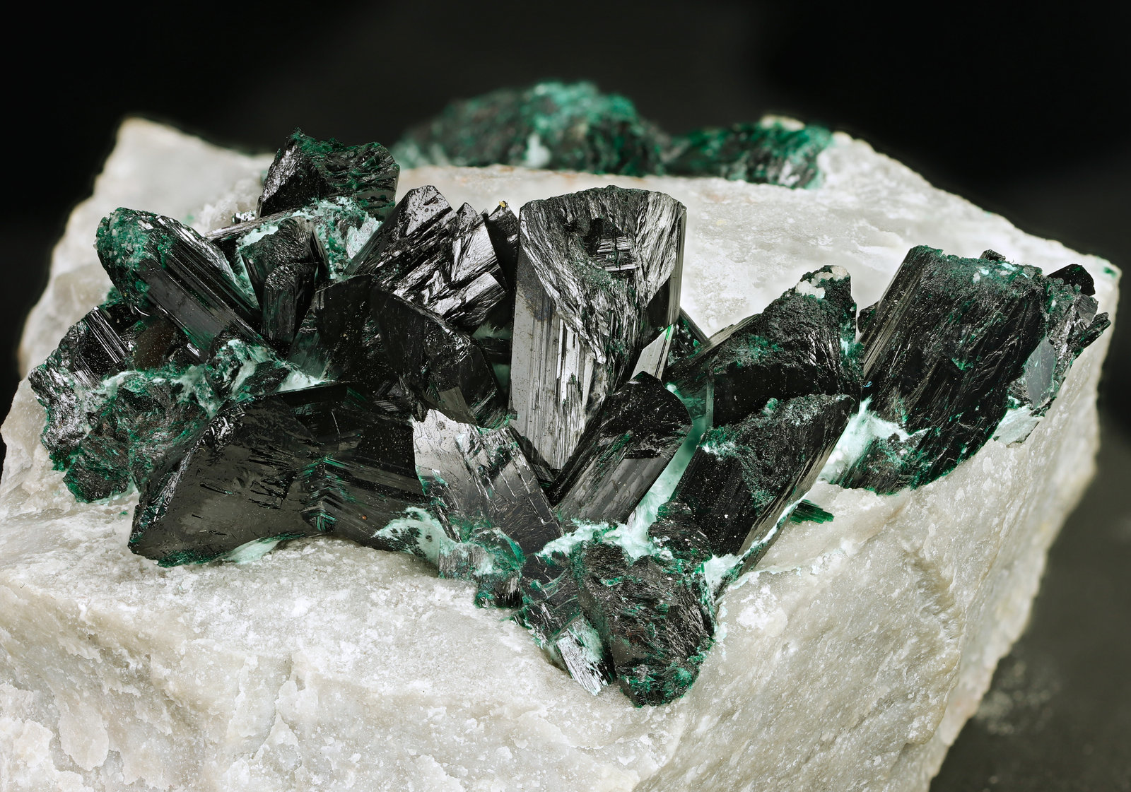 specimens/s_imagesAI9/Brochantite-TL62AI9_5909_d.jpg