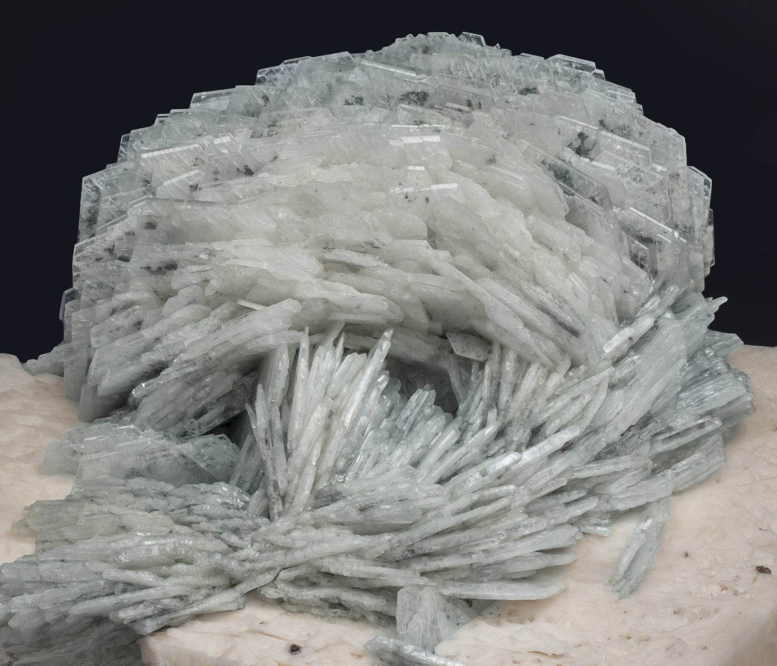 specimens/s_imagesAJ0/Albite_cleavelandite-CM87AJ0d1.jpg