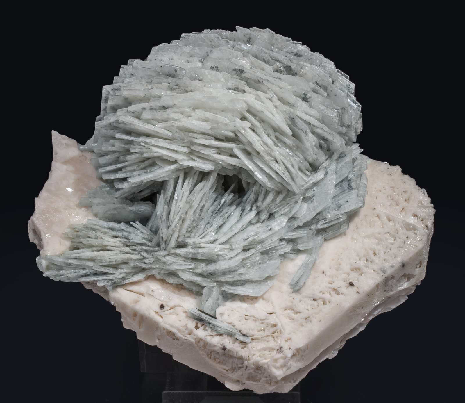 specimens/s_imagesAJ0/Albite_cleavelandite-CM87AJ0f.jpg