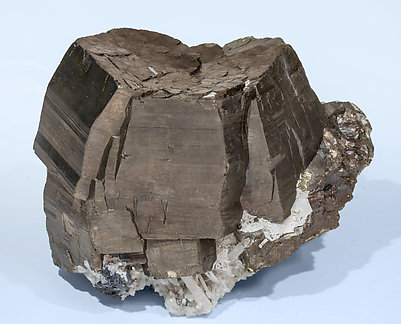 Pyrrhotite with Pyrite, Quartz and Sphalerite. Side