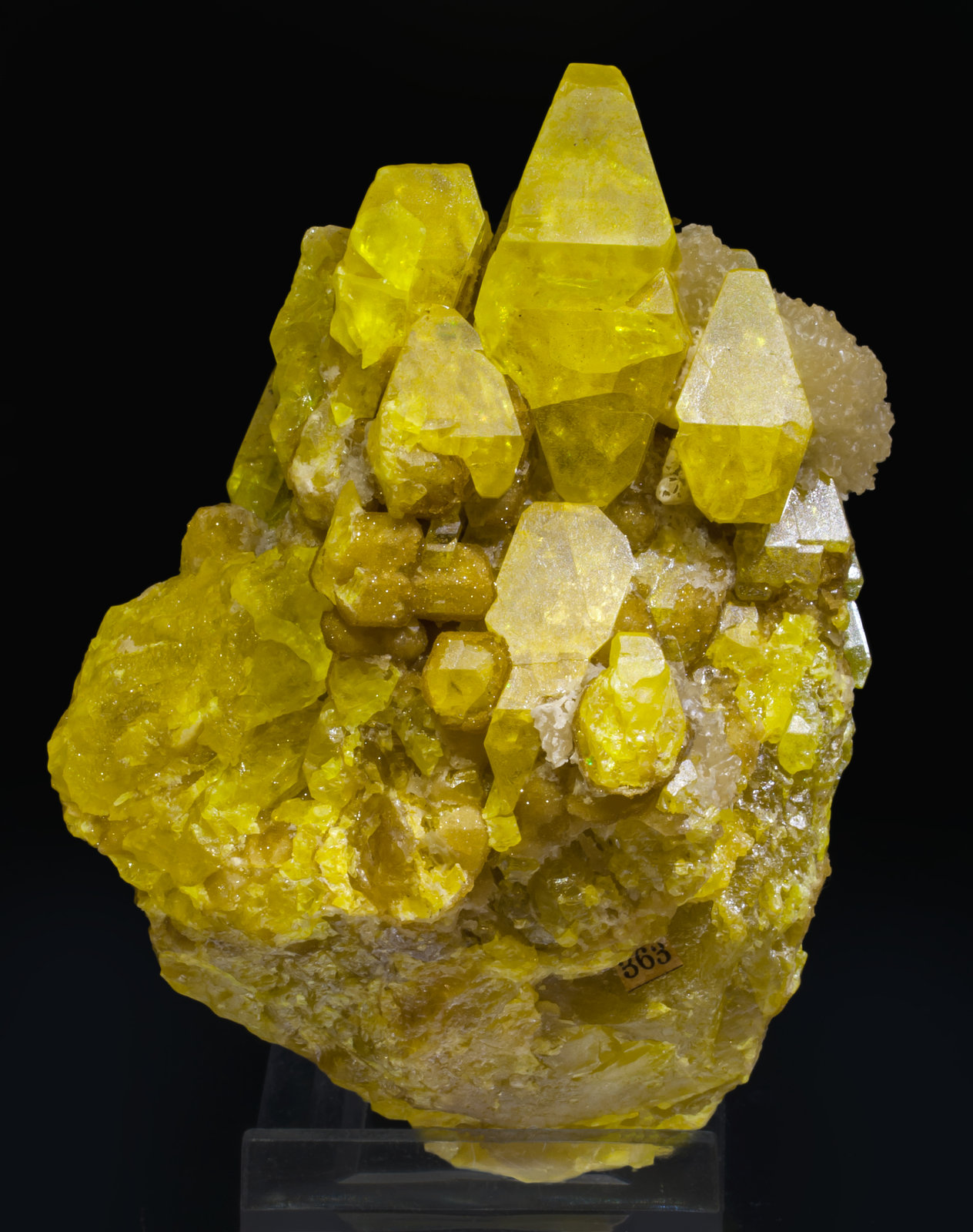 specimens/s_imagesAJ0/Sulfur-VH27AJ0r.jpg