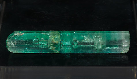 Beryl (variety emerald). Front