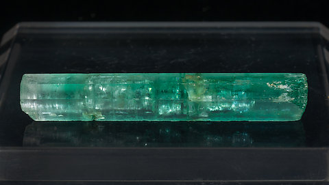 Beryl (variety emerald). Side