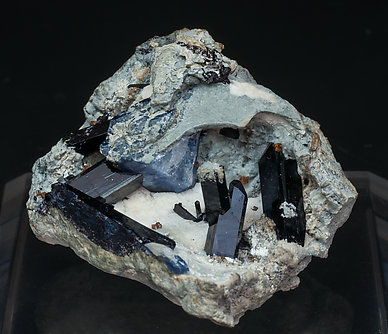 Joaquinite-(Ce) with Neptunite and Benitoite.