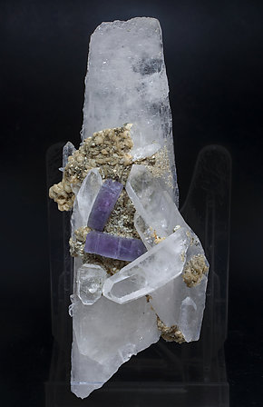 Fluorapatite with Quartz, Siderite and Pyrite. 