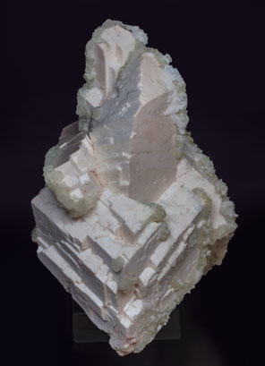Microcline with Prehnite and Calcite. Side