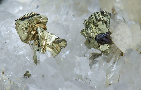 Chalcopyrite with Quartz, Dolomite and Calcite. 