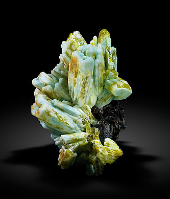 Pyromorphite with Plumbogummite. Front