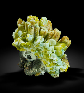 Pyromorphite with Plumbogummite. Rear