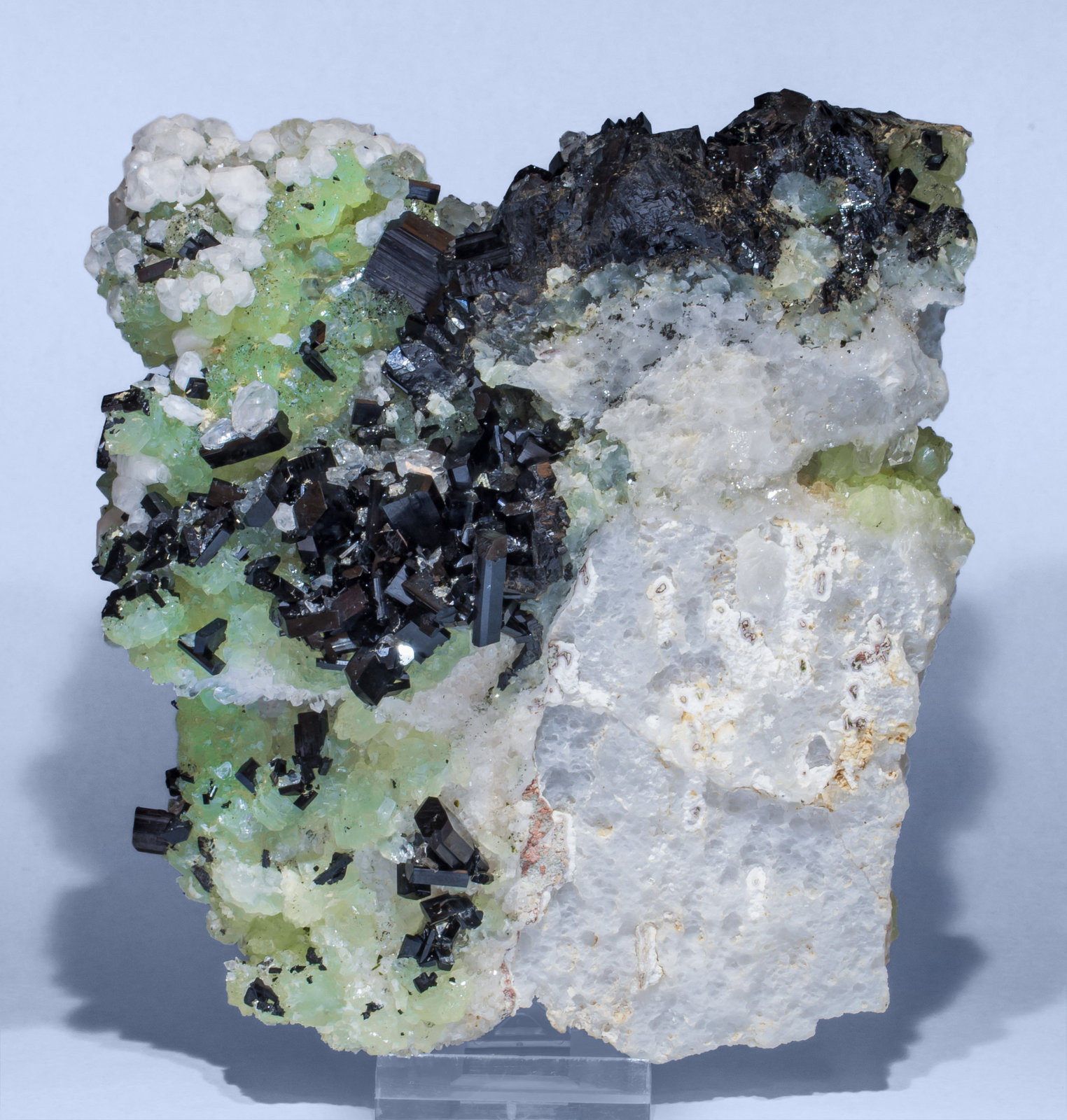 specimens/s_imagesAK0/Babingtonite-MD89AK0r2.jpg