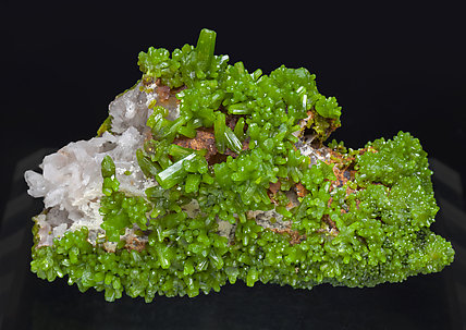 Pyromorphite with Quartz. Front