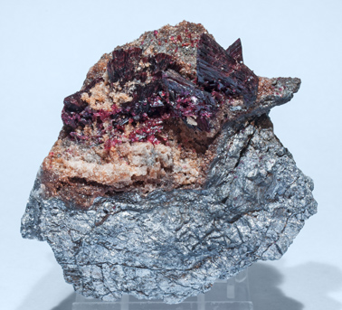 Erythrite on Skutterudite. 