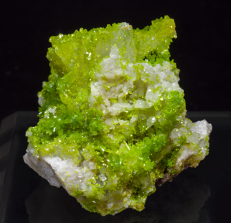 Pyromorphite with Quartz and Baryte. Side