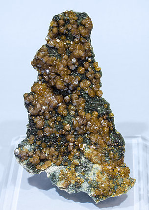 Andradite (variety topazolite) with Clinochlore. Side