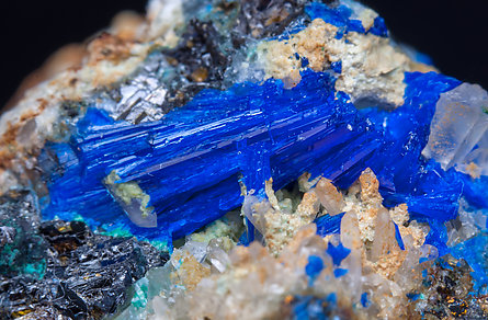 Linarite with Sphalerite, Quartz and Chalcopyrite. 