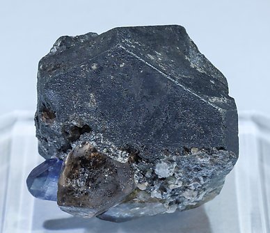 Alabandite with Zoisite (variety tanzanite) and Quartz. Side