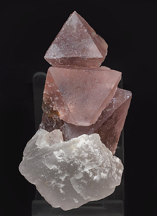 Fluorita (octaédrica) con inclusiones y Calcita. Vista frontal