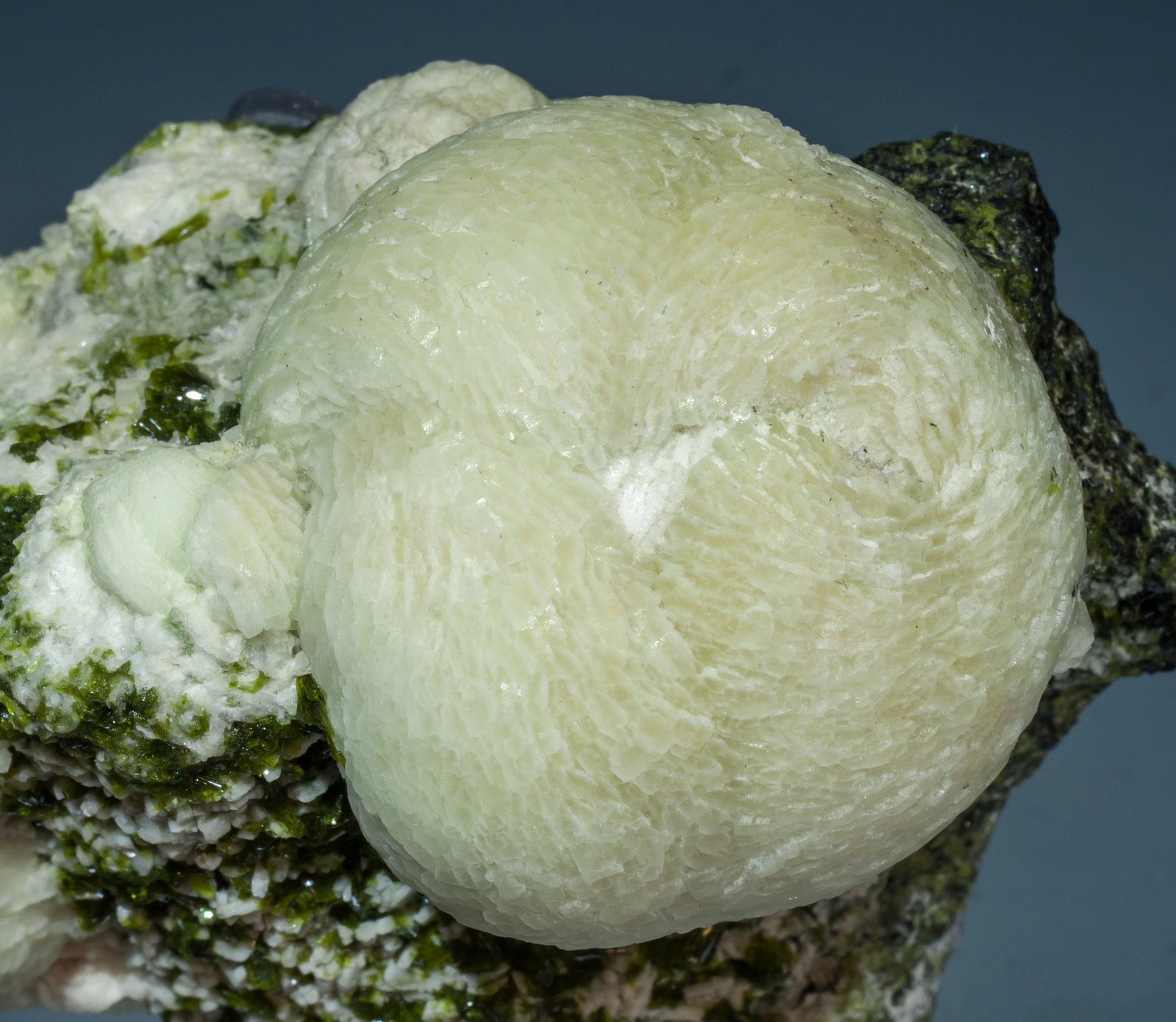 specimens/s_imagesAK7/Prehnite-MQ26AK7d1.jpg