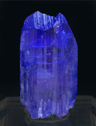 Zoisite (variety tanzanite). Front