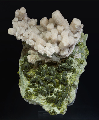 Calcite (variety kanonenspat) with Epidote, Chlorite and Quartz. 