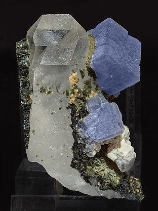 Fluorite with Quartz, Siderite and Chlorite. Side