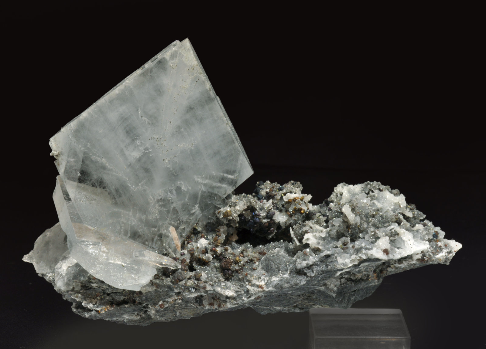 specimens/s_imagesAL4/Baryte-EH76AL4r.jpg