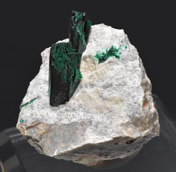 Brochantite with Dickite. Side