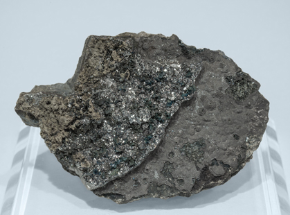 Chalcocite with Sb-rich Tennantite-(Fe) and Pyrite.