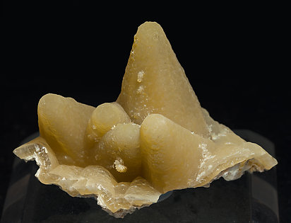 Smithsonite after Calcite with Calcite. Front