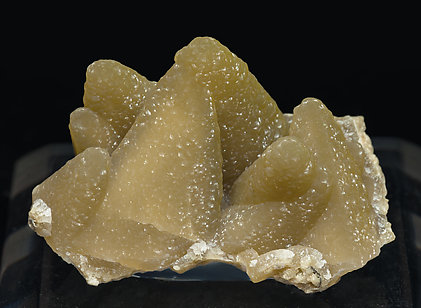 Smithsonite after Calcite with Calcite. Front