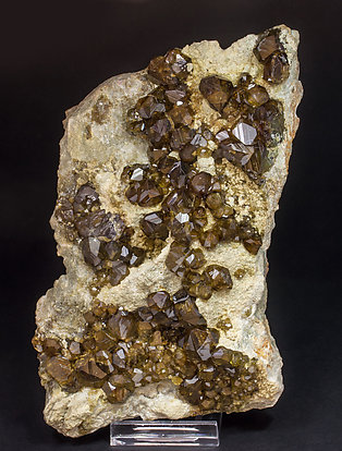 Andradite (variety topazolite) with Calcite. Side
