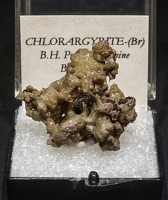 Chlorargyrita-(Br). 