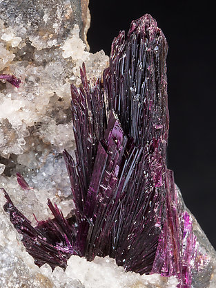 Erythrite with Quartz. 