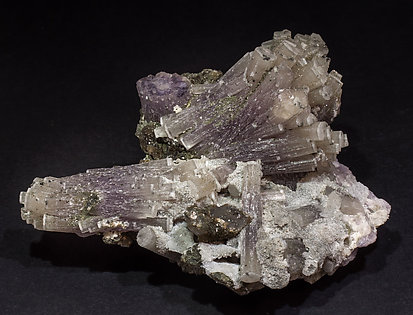 Fluorapatite with Muscovite, Chlorite, Quartz and Arsenopyrite. Side