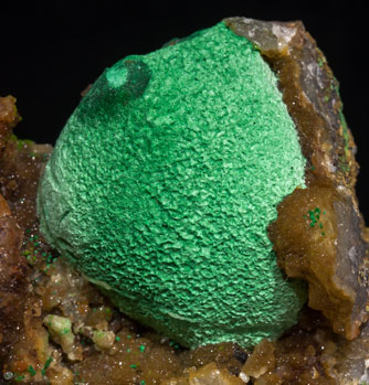 Malachite with Quartz (variety chalcedony). 