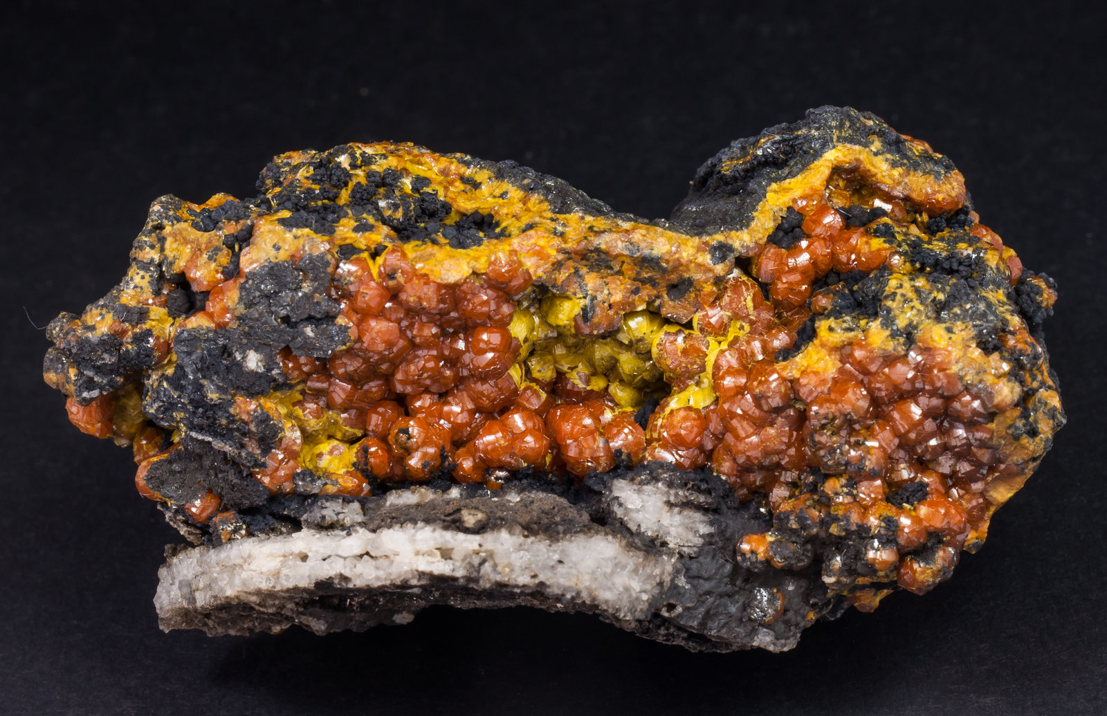 specimens/s_imagesAL5/Mimetite_campylite-NC67AL5f.jpg