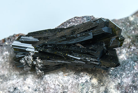 Olivenite with Quartz and Hydroniumjarosite. 