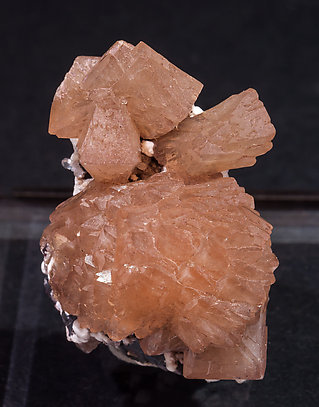 Olmiite with Calcite and Oyelite. Side