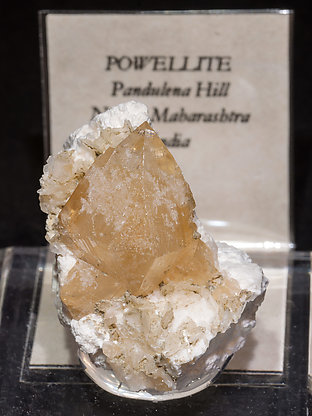 Powellite with Stilbite-Ca.