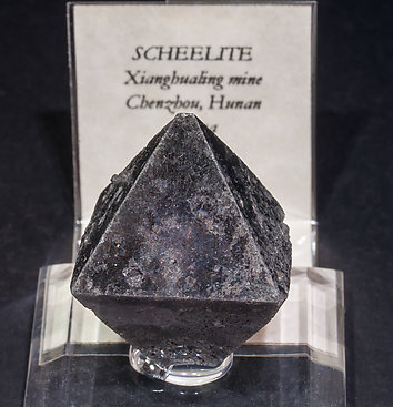 Scheelite. Front