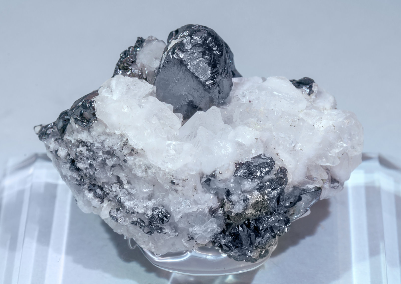 specimens/s_imagesAL6/Acanthite-TX36AL6r.jpg