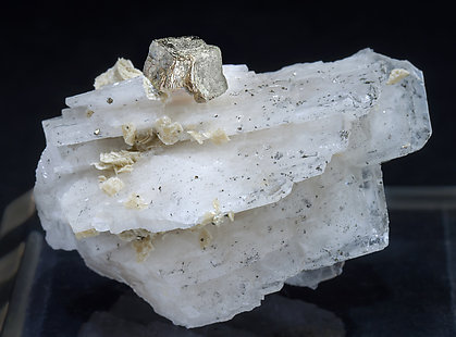 Pyrite with Baryte and Siderite. Side