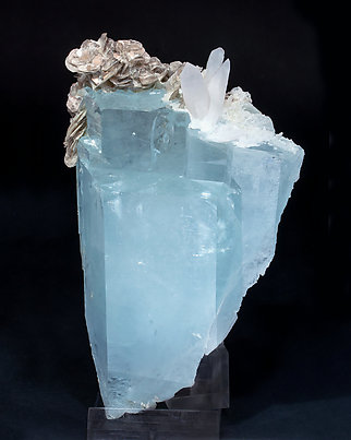 Beryl (variety aquamarine) with Muscovite and Quartz. Side